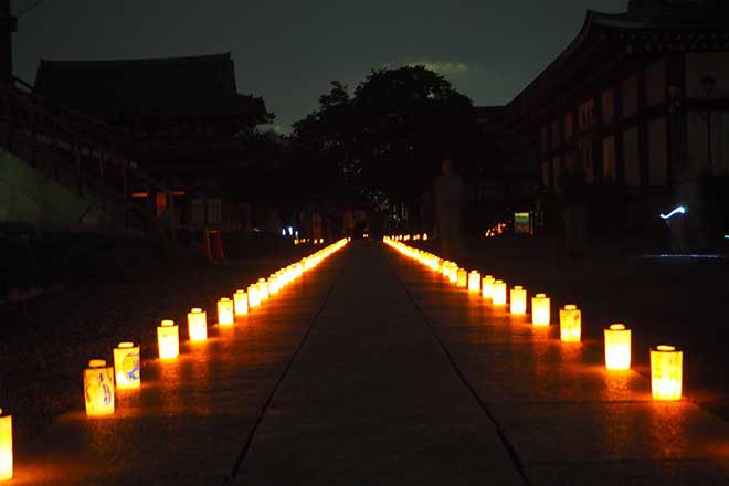 Текст на японском языке: Ночь свечей
