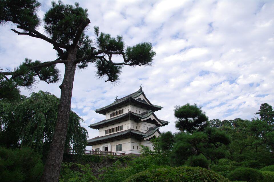 Замок Хиросаки летом