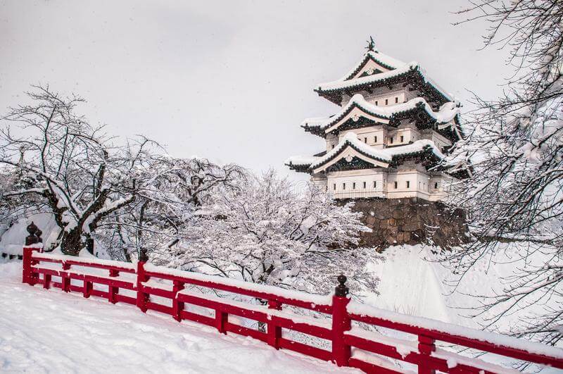 Замок Хиросаки зимой