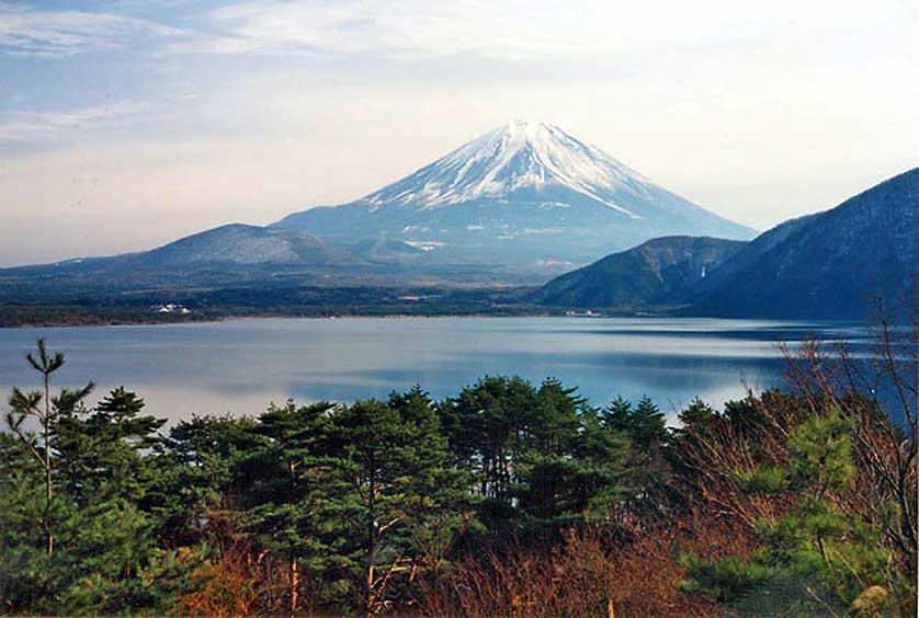 Гора Фудзи и пять озер Фудзи, префектура Яманаси, Япония.